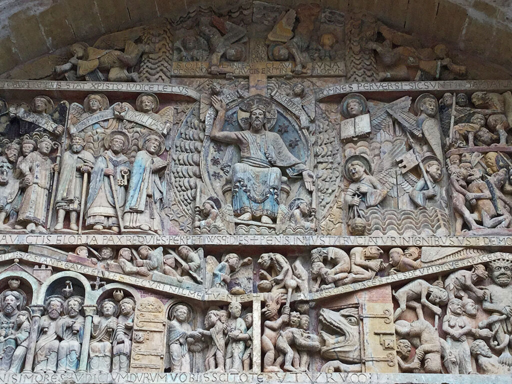 Tympanon der Kirche Sainte-Foy 